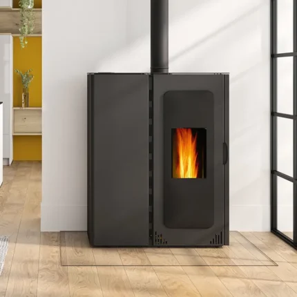 Poêle à granulés étroit acier noir nettoyage automatique haut de gamme – ICONIC S 8,5 kW